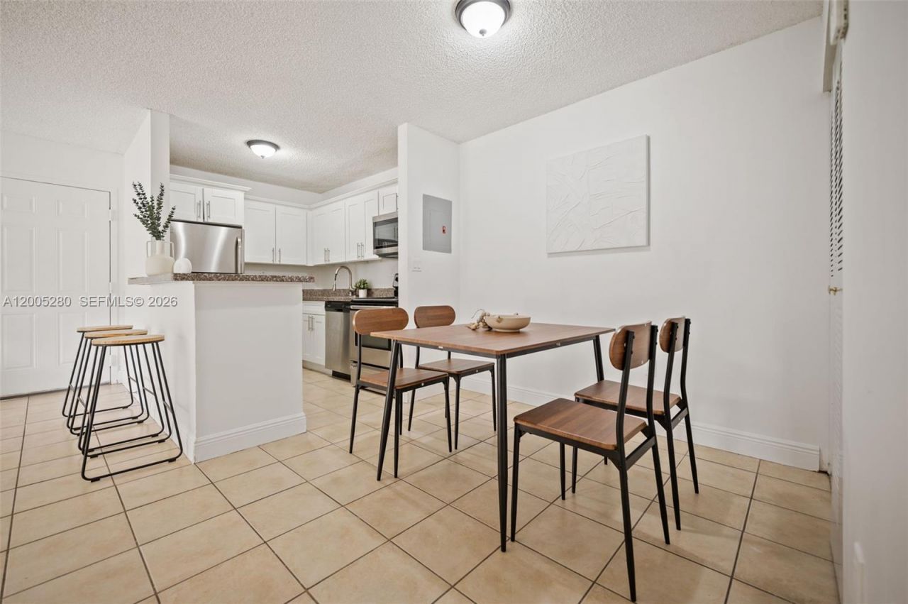 7195 NW 179th St, Unit 106, Hialeah, FL 33015 Photo