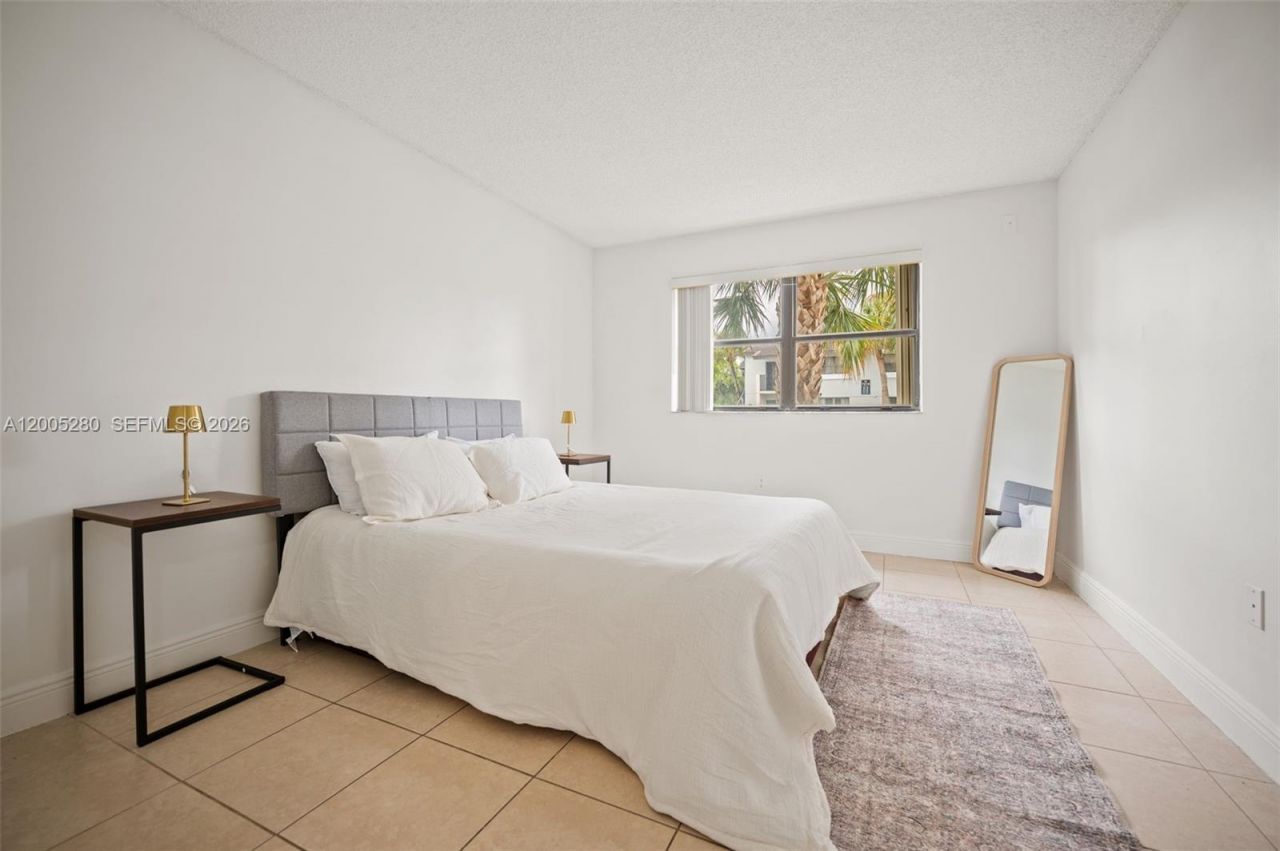 7195 NW 179th St, Unit 106, Hialeah, FL 33015 Photo