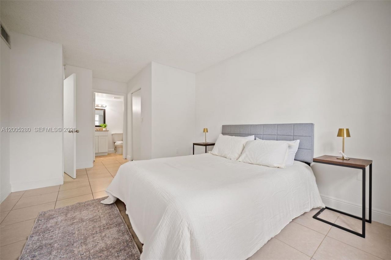 7195 NW 179th St, Unit 106, Hialeah, FL 33015 Photo