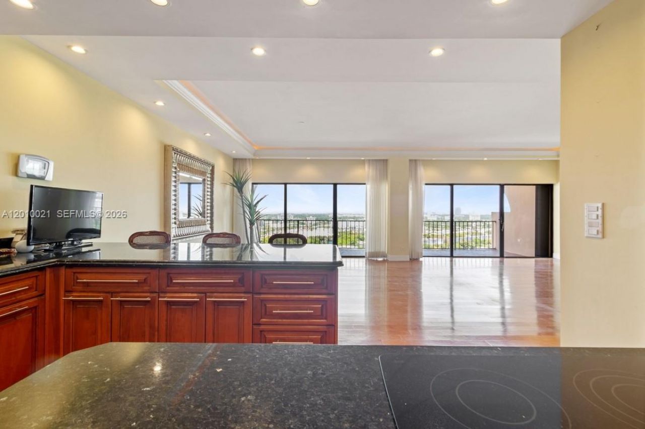 1800 NE 114th St, Unit PH01, Miami, FL 33181 Photo