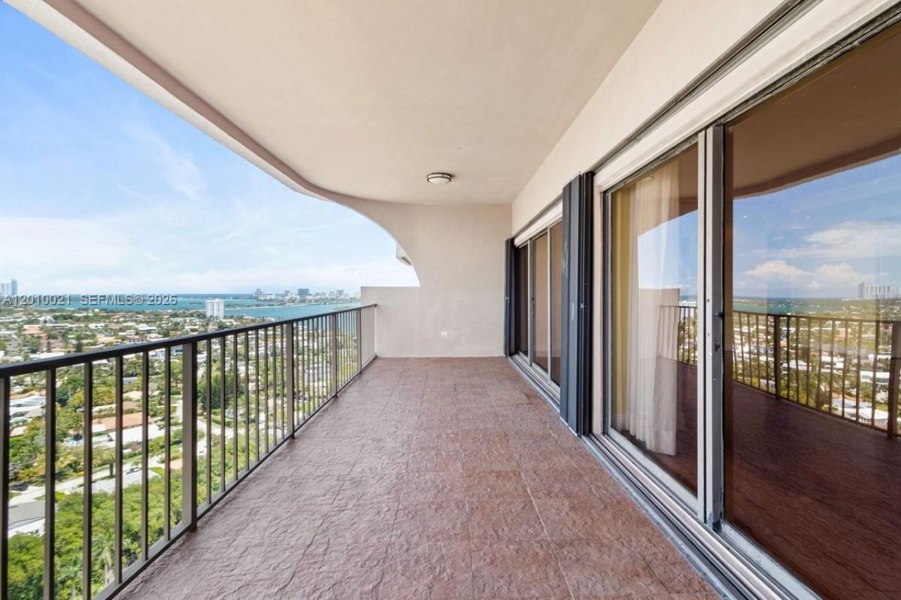 1800 NE 114th St, Unit PH01, Miami, FL 33181 Photo