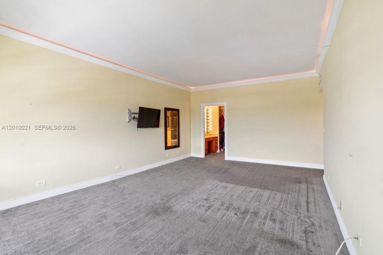 1800 NE 114th St, Unit PH01, Miami, FL 33181 Photo