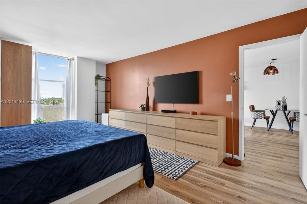 2350 NE 135th St, Unit 901, North Miami, FL 33181 Photo