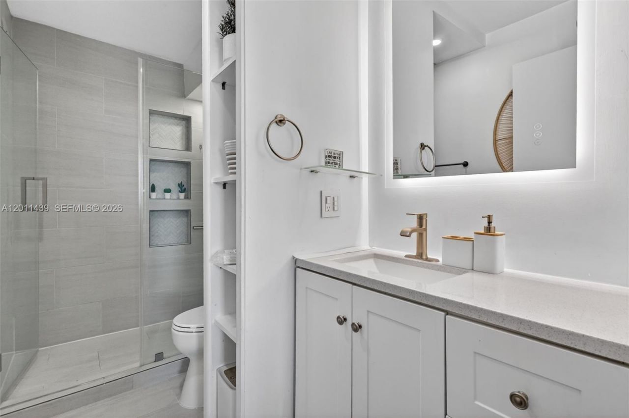 2350 NE 135th St, Unit 901, North Miami, FL 33181 Photo