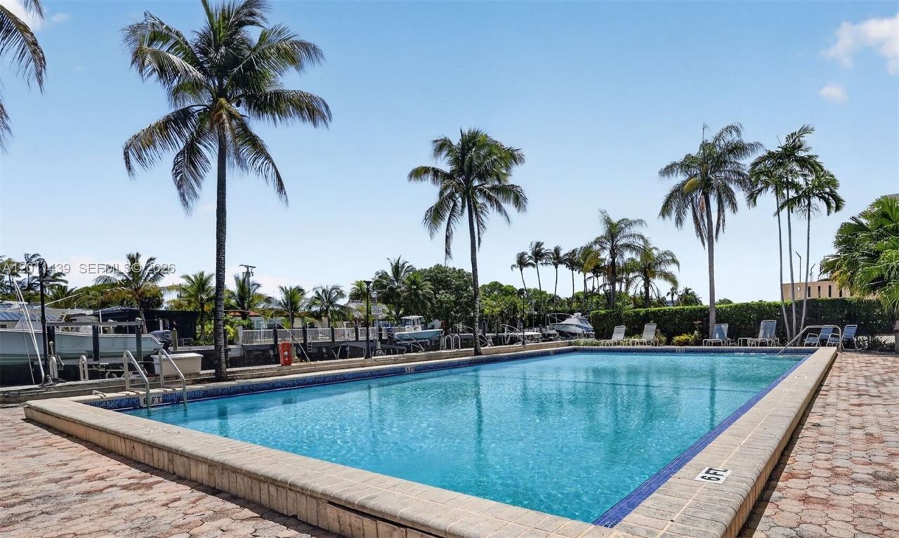 2350 NE 135th St, Unit 901, North Miami, FL 33181 Photo