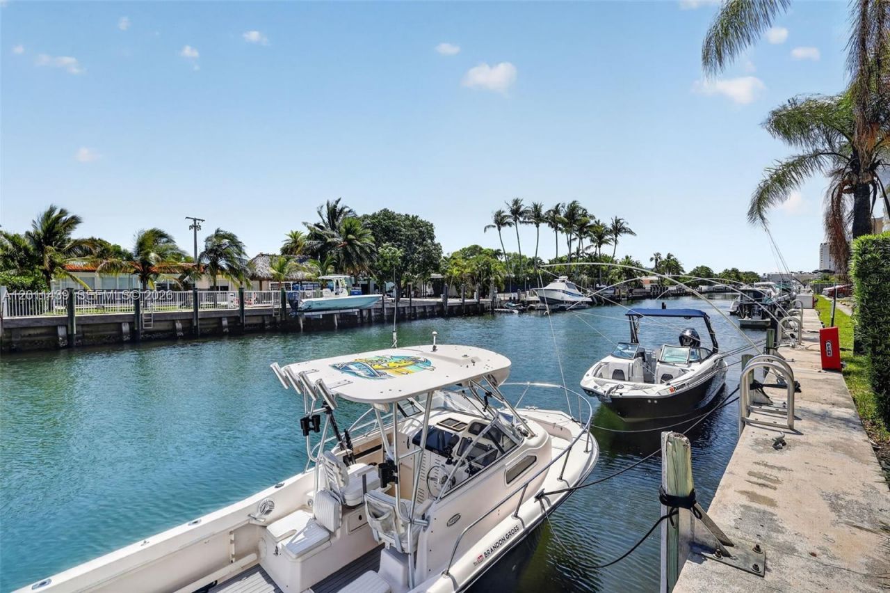 2350 NE 135th St, Unit 901, North Miami, FL 33181 Photo