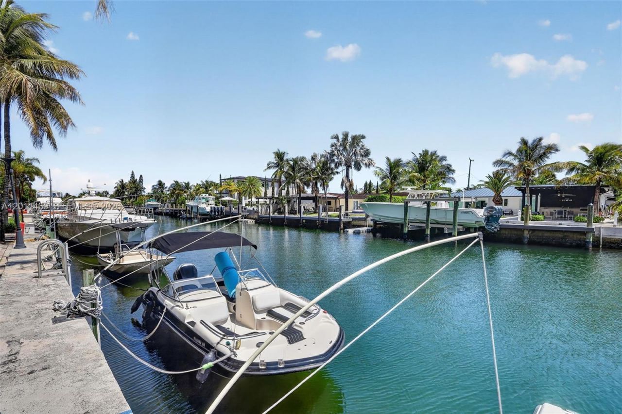 2350 NE 135th St, Unit 901, North Miami, FL 33181 Photo
