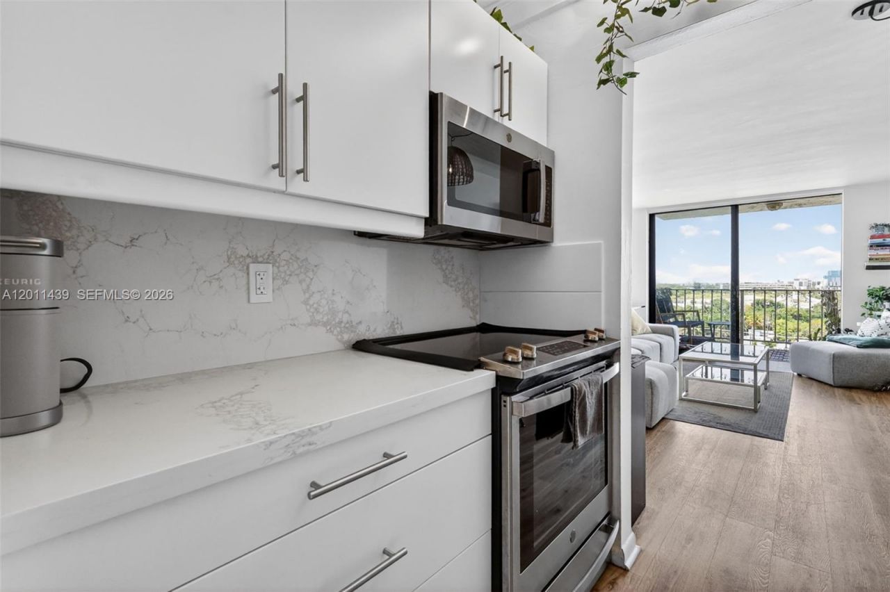 2350 NE 135th St, Unit 901, North Miami, FL 33181 Photo