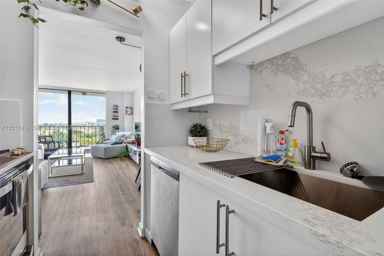 2350 NE 135th St, Unit 901, North Miami, FL 33181 Photo