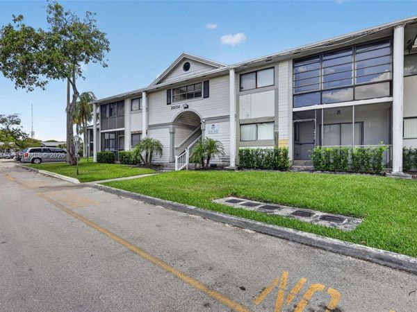20731 NE 4th Pl , Unit 104, Miami, FL 33179