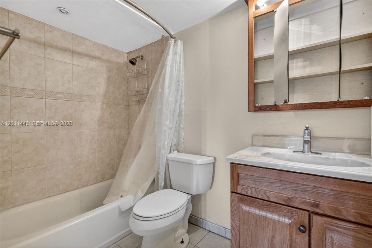 20731 NE 4th Pl , Unit 104, Miami, FL 33179 Photo