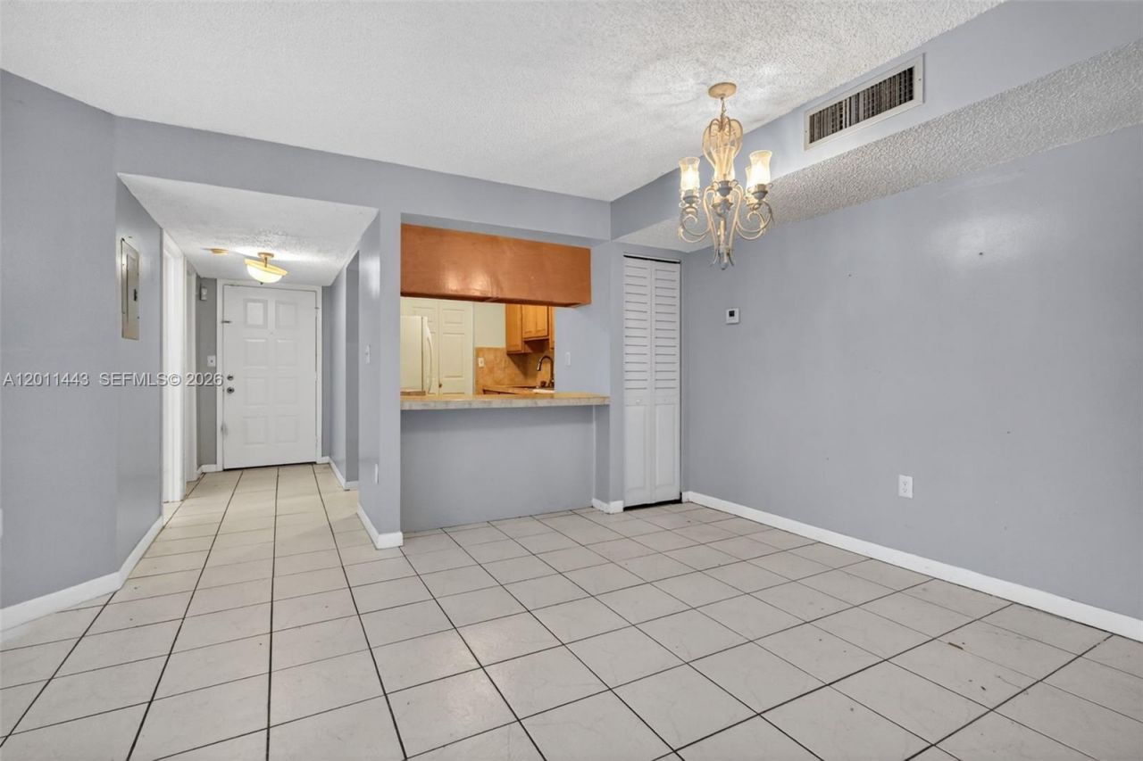 20731 NE 4th Pl , Unit 104, Miami, FL 33179 Photo