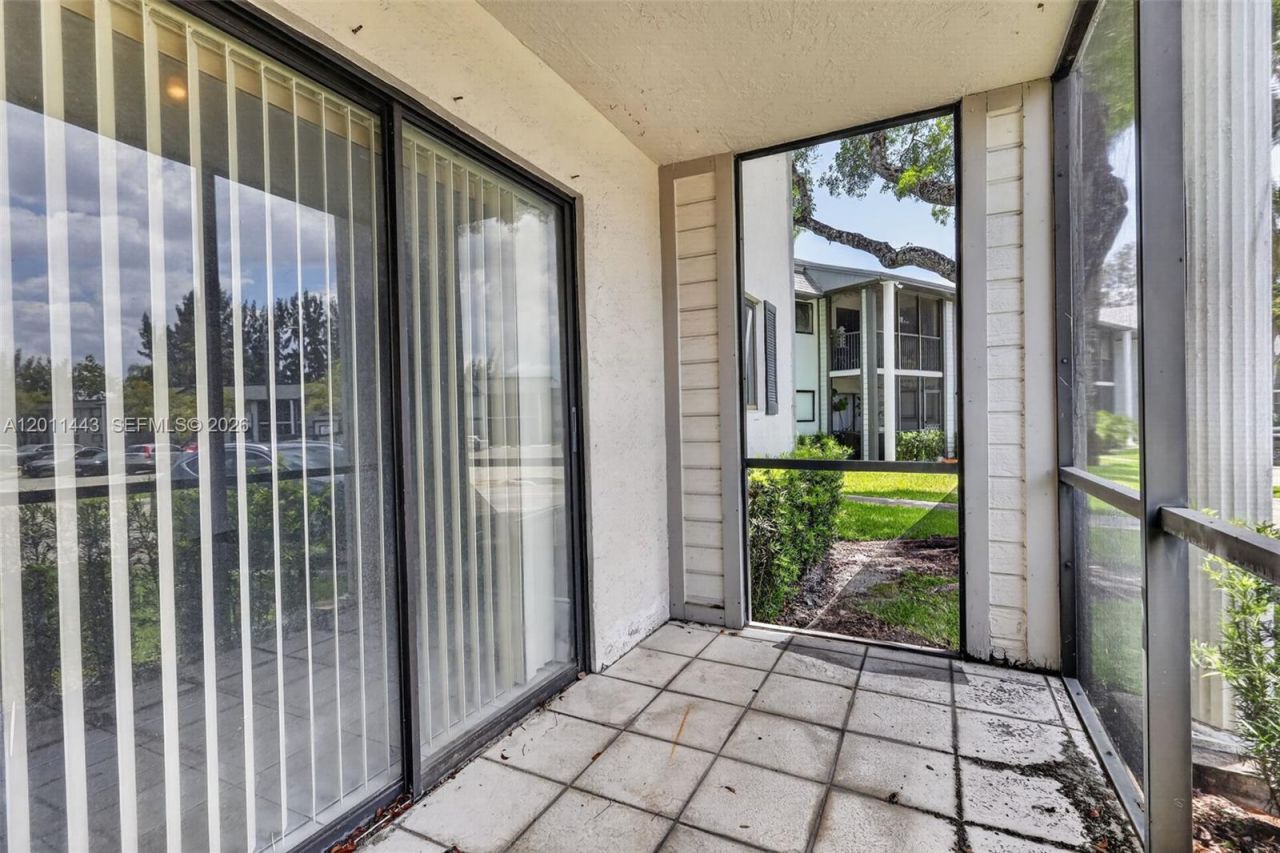 20731 NE 4th Pl , Unit 104, Miami, FL 33179 Photo