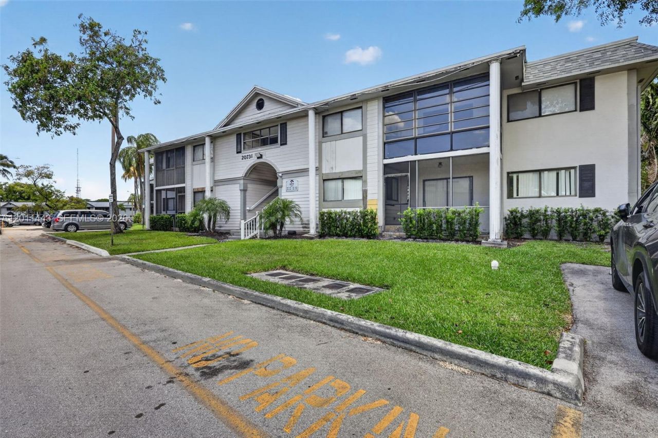 20731 NE 4th Pl , Unit 104, Miami, FL 33179 Photo