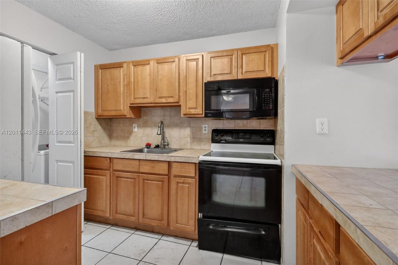 20731 NE 4th Pl , Unit 104, Miami, FL 33179 Photo