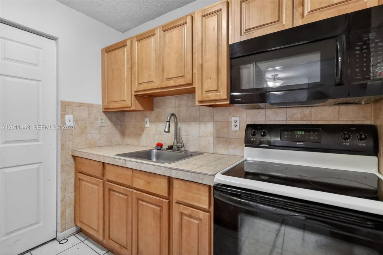 20731 NE 4th Pl , Unit 104, Miami, FL 33179 Photo