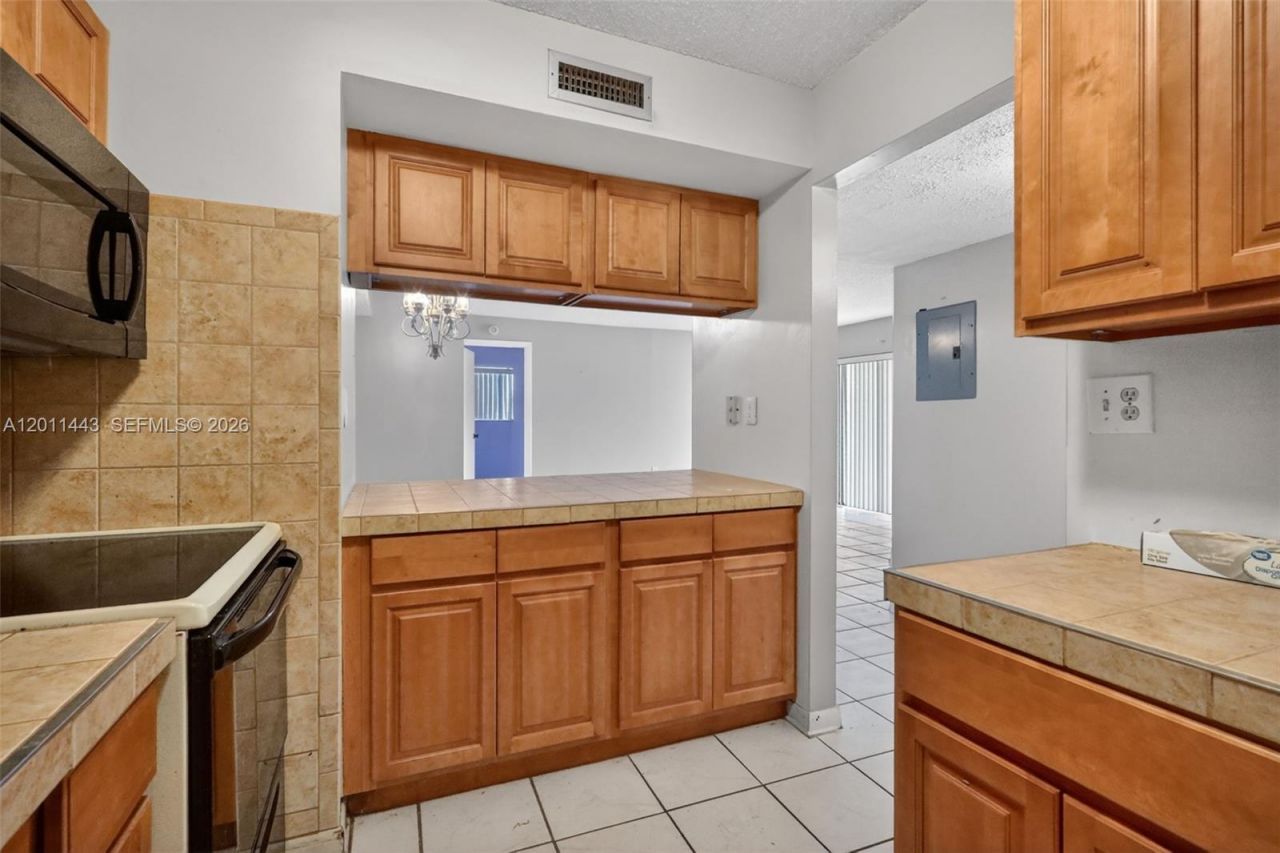 20731 NE 4th Pl , Unit 104, Miami, FL 33179 Photo