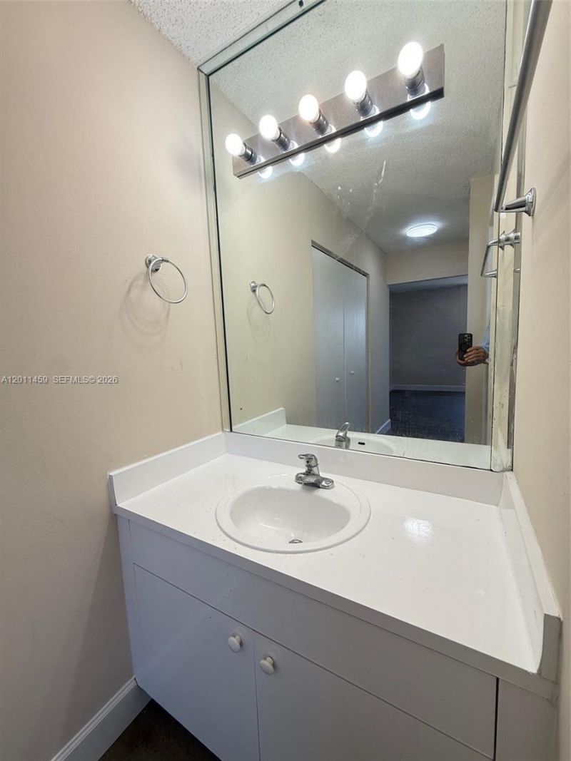 1755 W 60th St , Unit D312, Hialeah, FL 33012 Photo
