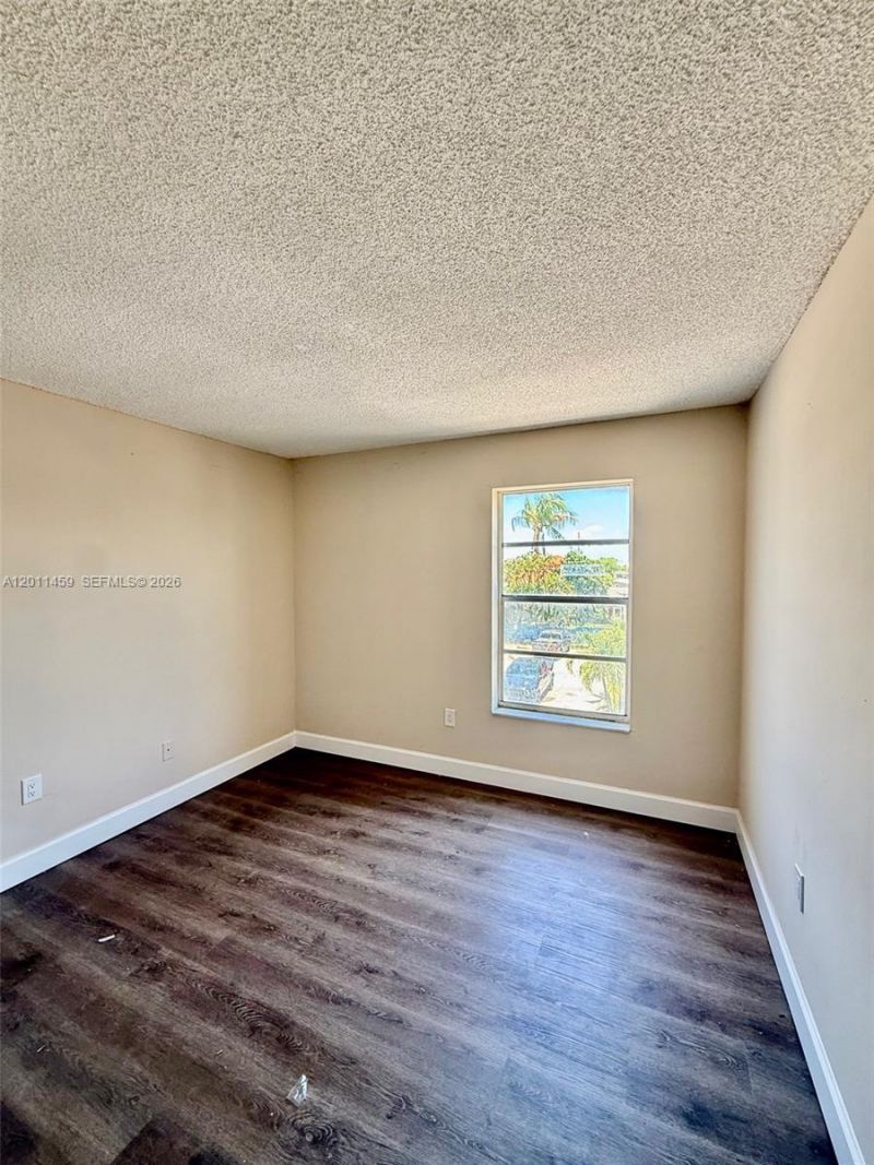 1755 W 60th St , Unit D312, Hialeah, FL 33012 Photo