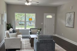 735 Lexington Ave photo 4