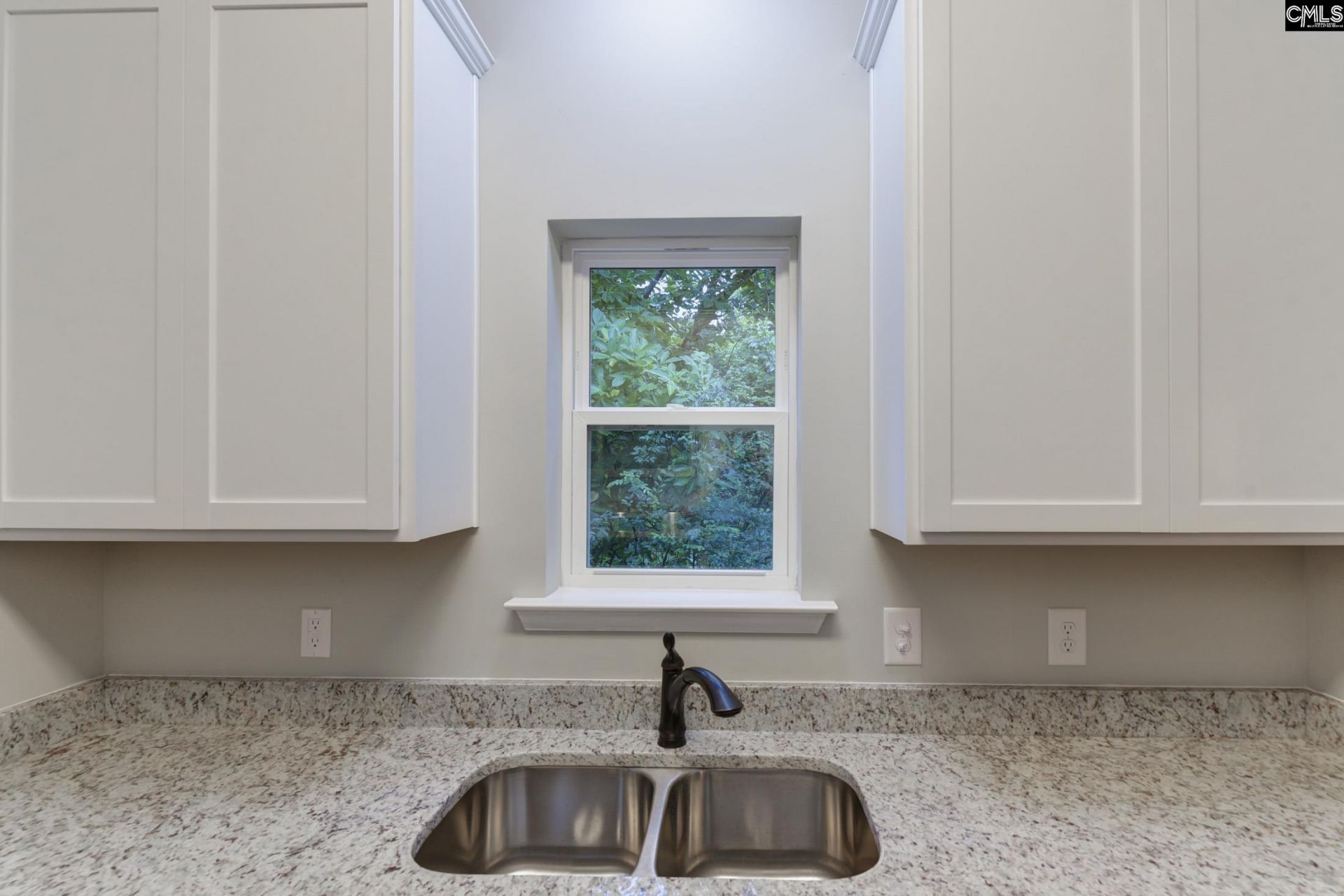 735 Lexington Ave  Photo 9