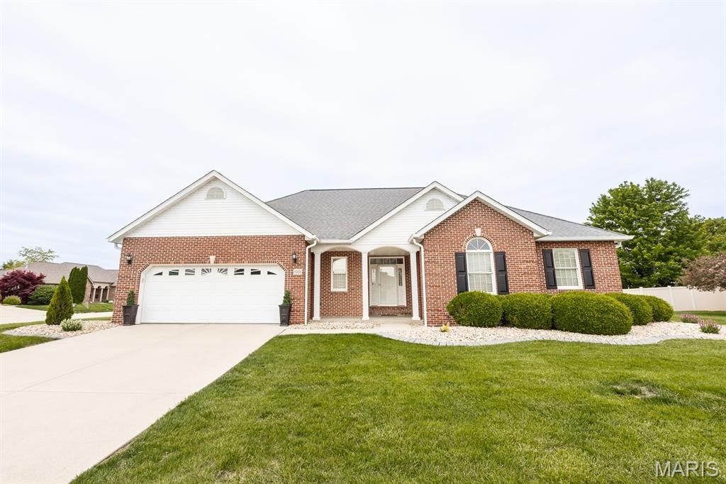 1001 Remington Street, Mascoutah, IL 62258 Main Photo