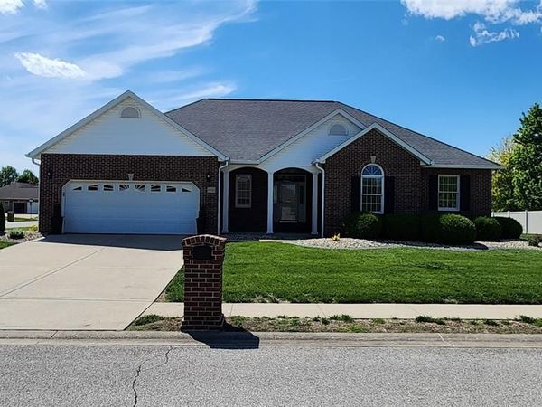 1001 Remington Street , Mascoutah, IL 62258