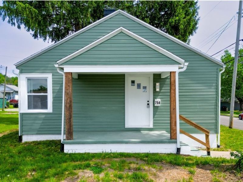 754 Munson Avenue , Zanesville, OH 43701 Photo 1