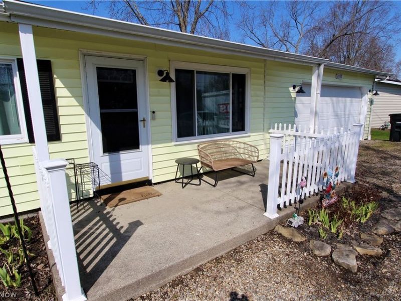 2042 Byron Drive , Brunswick, OH 44212 Photo 3
