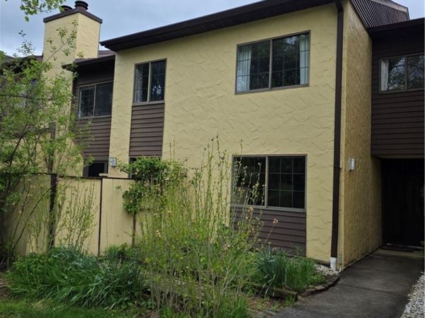 879 Hampton Ridge Drive, Akron, OH 44313