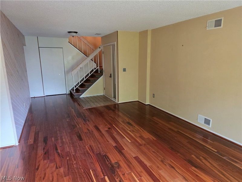 879 Hampton Ridge Drive, Akron, OH 44313 Photo 4