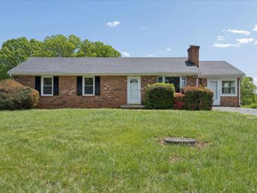 2046 N Amherst Highway, Amherst, VA 24521
