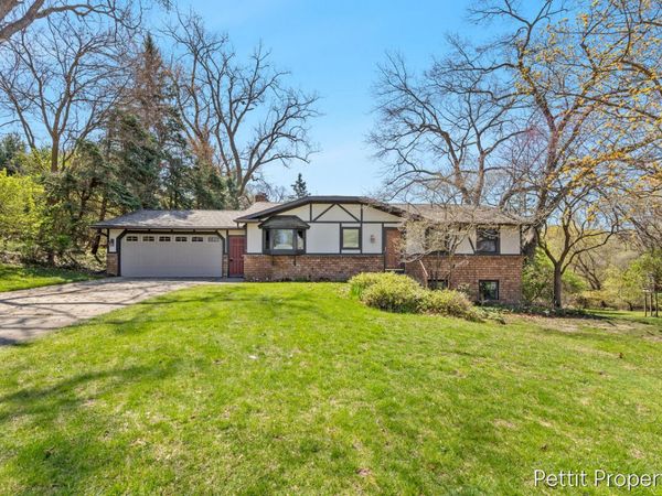 2160 Fox Ridge Drive NE, Grand Rapids, MI 49505