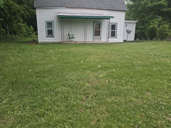 995 Railroad St , Burns, TN 37029