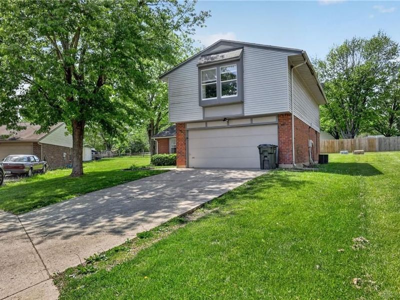 2294 Cross Village Drive, Miami Township, OH 45342 Photo 2