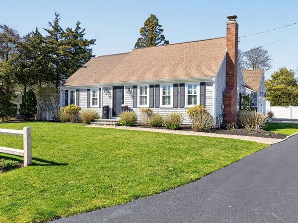 110 Mariners Ln, Falmouth, MA 02540