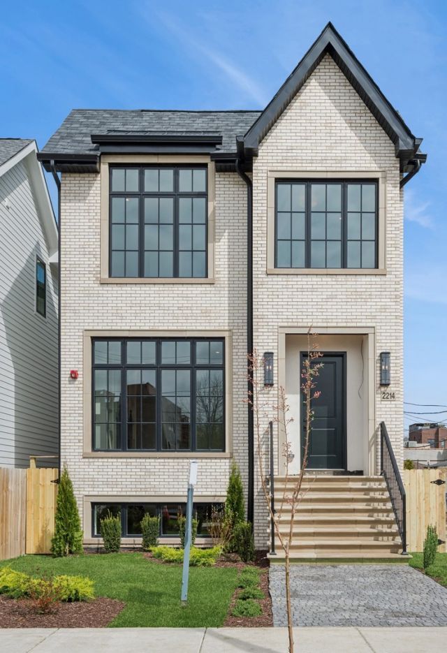 2214 W Oakdale Avenue, Chicago, IL 60618 Main Photo