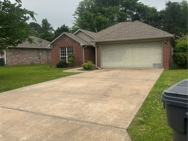 1602 E 14th Place , Russellville, AR 72802