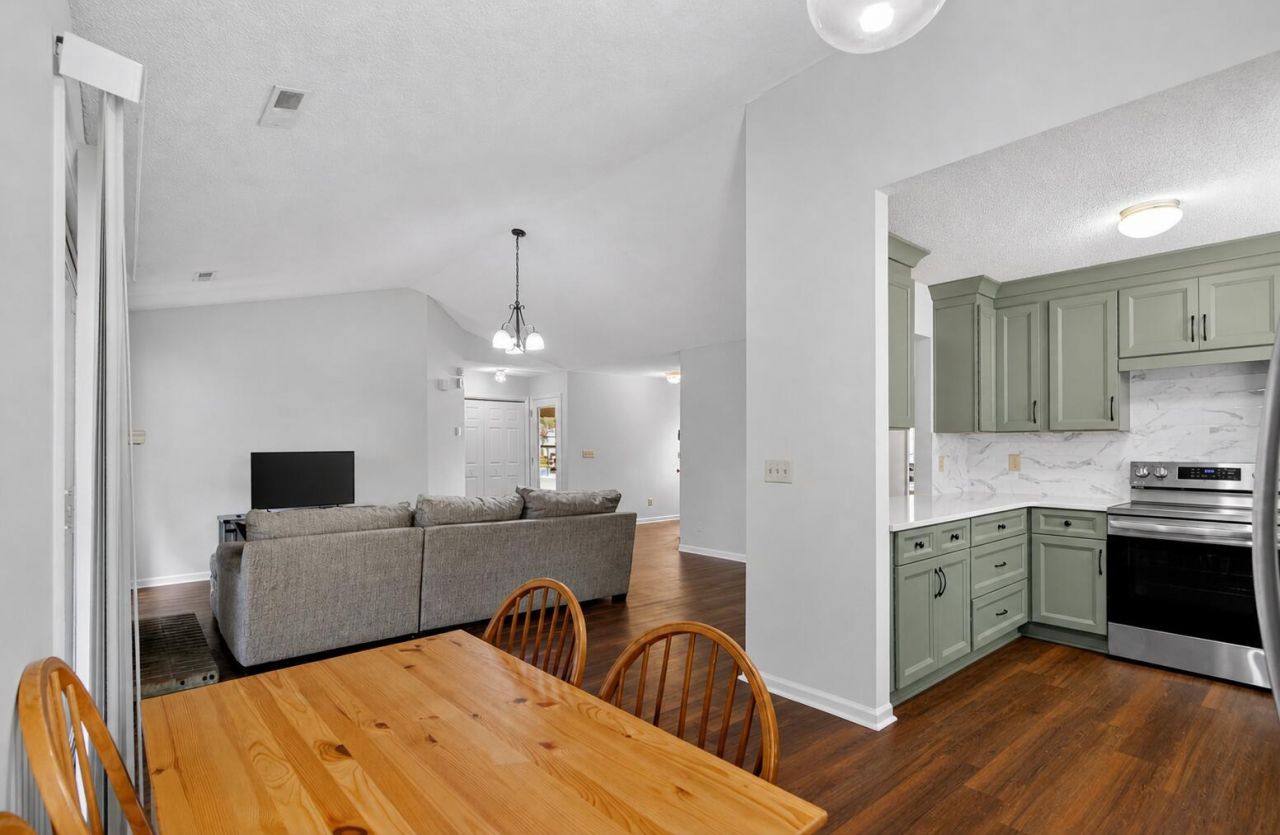 4030 Bonaparte Drive Photo 2