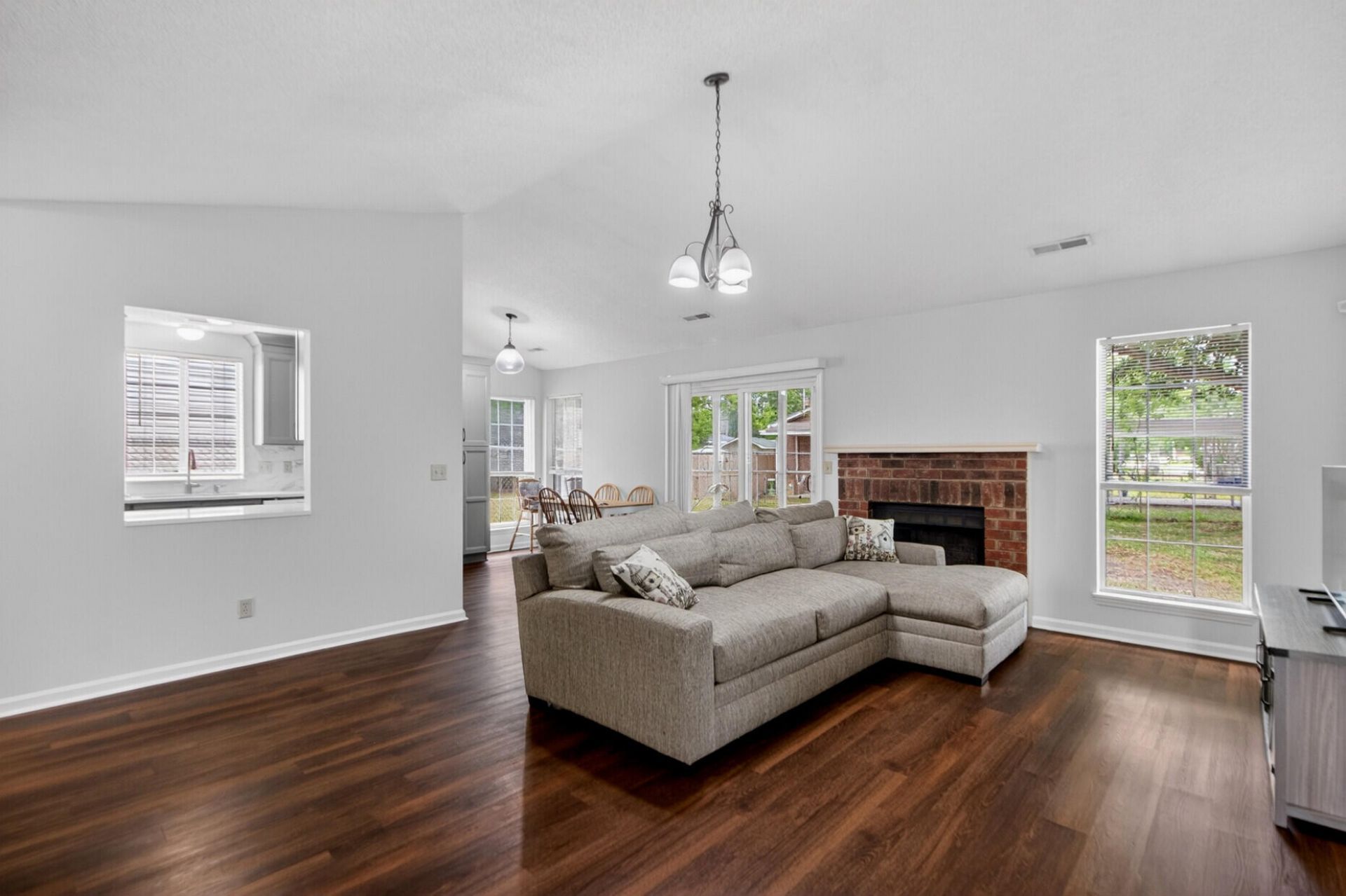 4030 Bonaparte Drive Photo 6