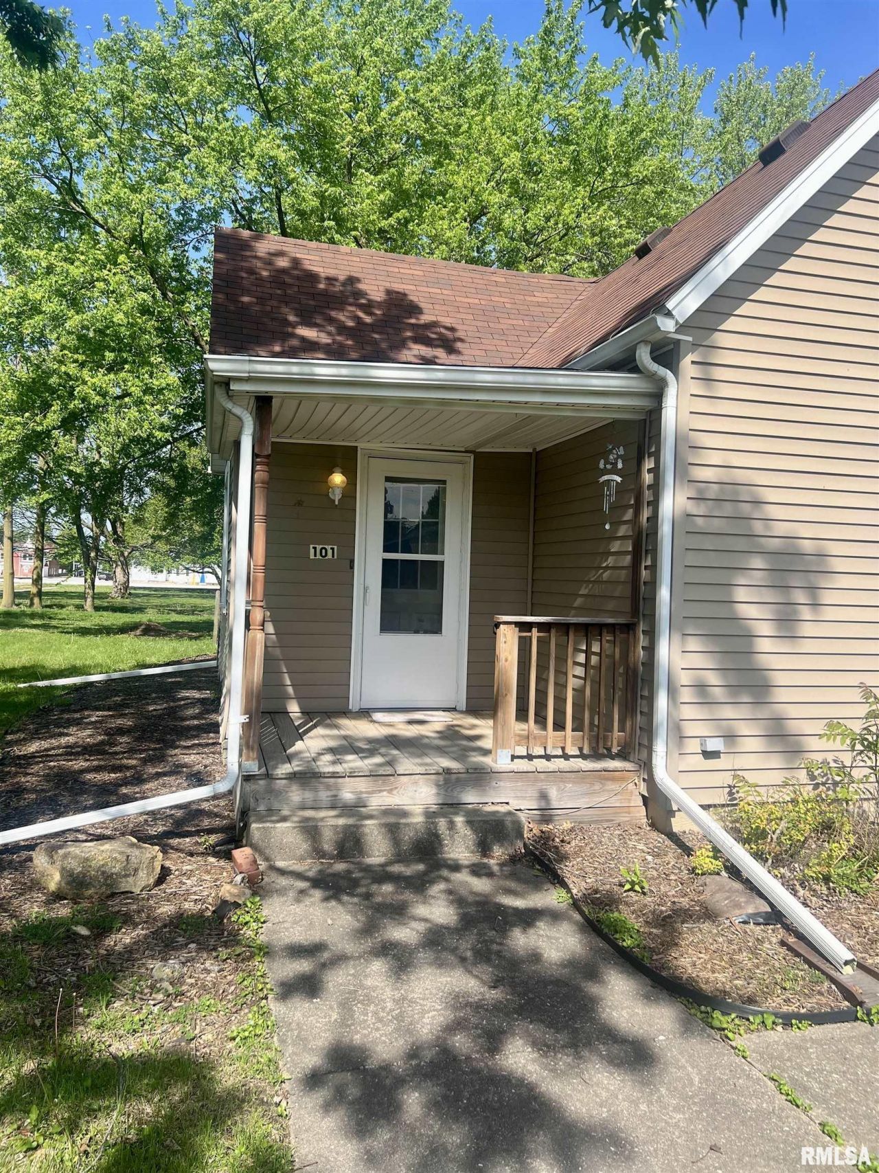 101 N Cedar Street, Bowen, IL 62316 Main Photo