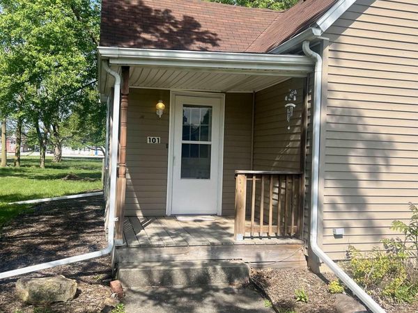 101 N CEDAR Street, Bowen, IL 62316