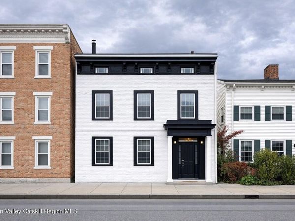 208 Warren Street, Unit 4, Hudson, NY 12534