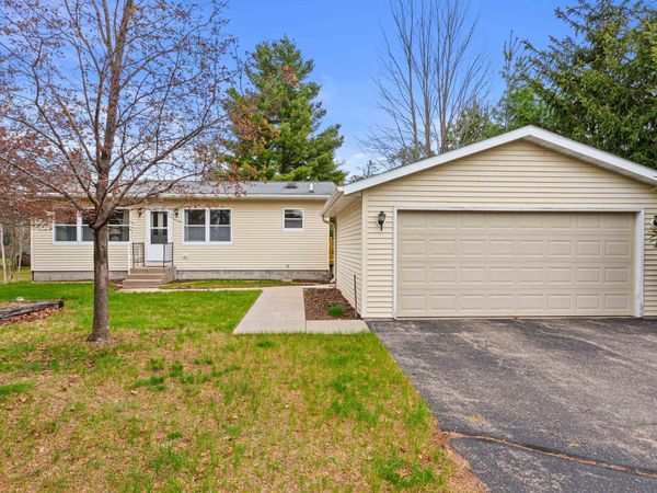 960 & 962 Falk Court, Nekoosa, WI 54457