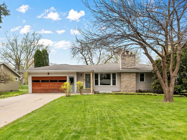 2017 Beacon Street , Saint Paul, MN 55113