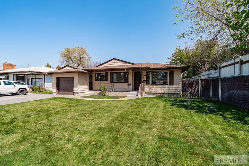 995 Koster Avenue, Idaho Falls, ID 83404 Main Photo