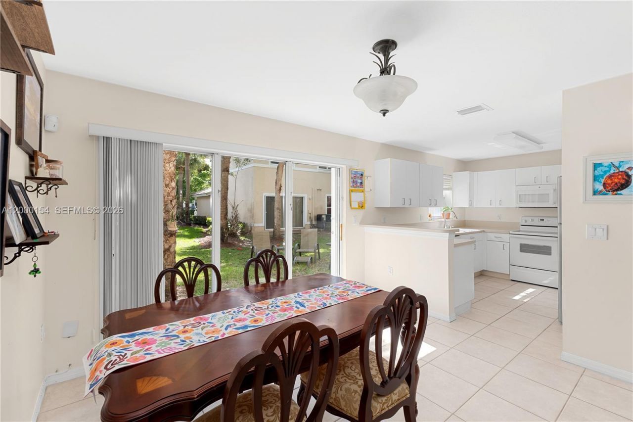17083 NW 23rd St, Pembroke Pines, FL 33028 Photo