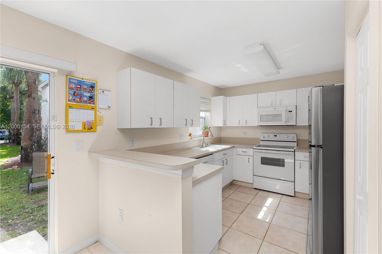 17083 NW 23rd St, Pembroke Pines, FL 33028 Photo