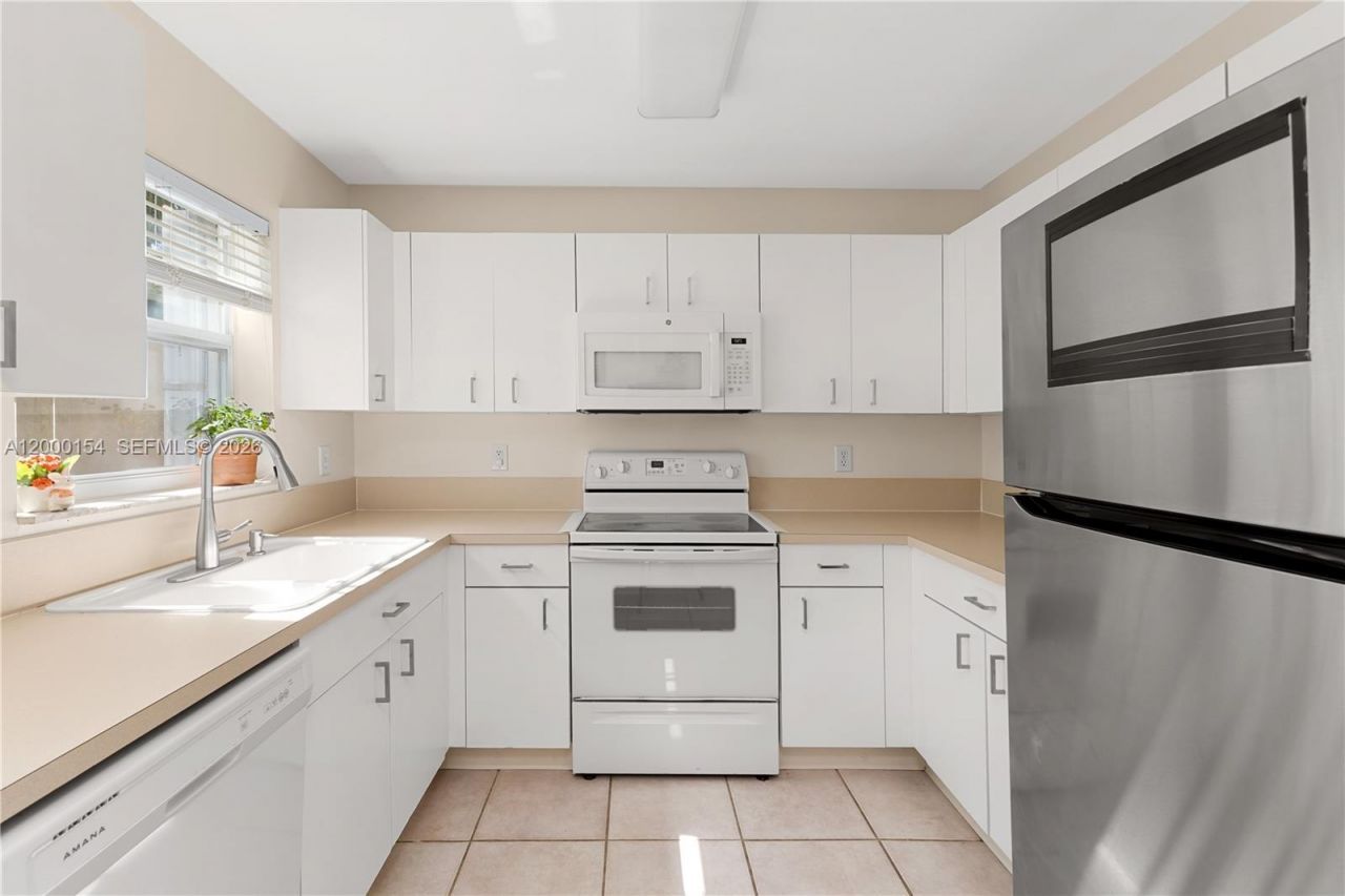 17083 NW 23rd St, Pembroke Pines, FL 33028 Photo