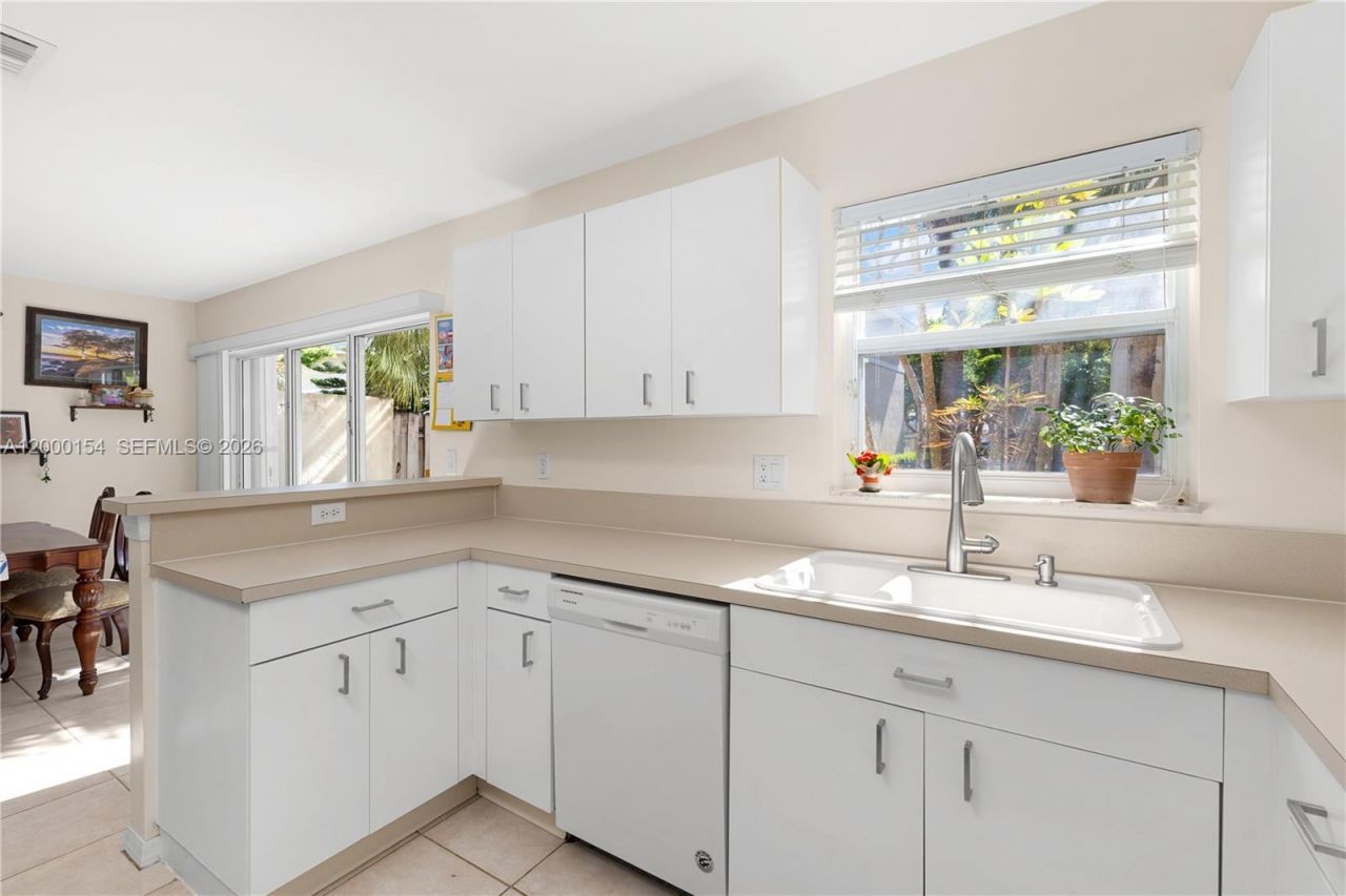17083 NW 23rd St, Pembroke Pines, FL 33028 Photo